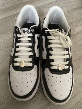 Classic Black & White Bapesta’s (authentic)
